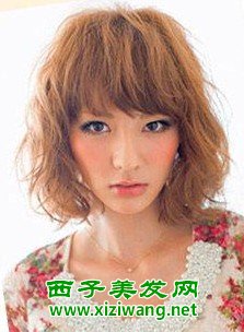 熟女陶瓷燙中卷發型圖片野性美女輕松打造