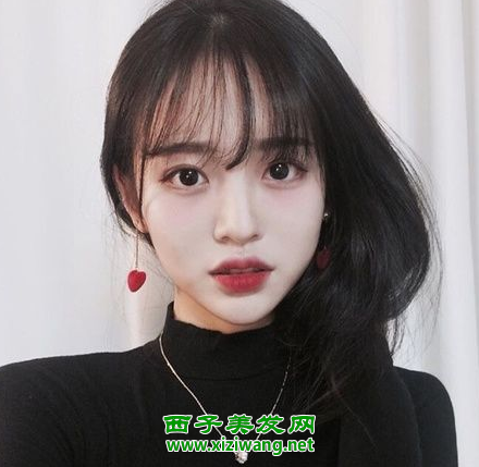 中長發自然微卷發型打造唯美女人味